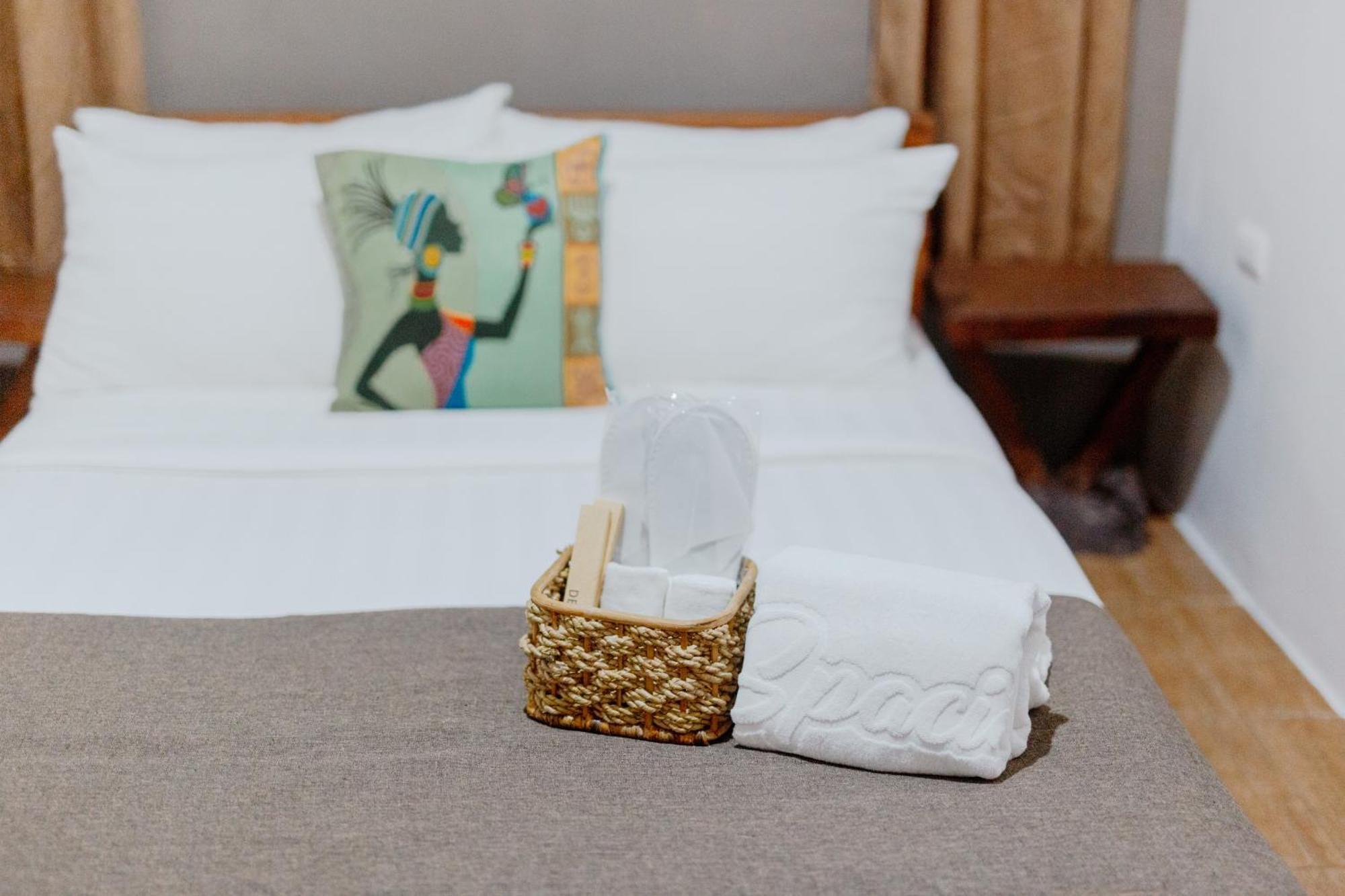 Spacio Caliraya Bed & Breakfast Lumban Exterior photo