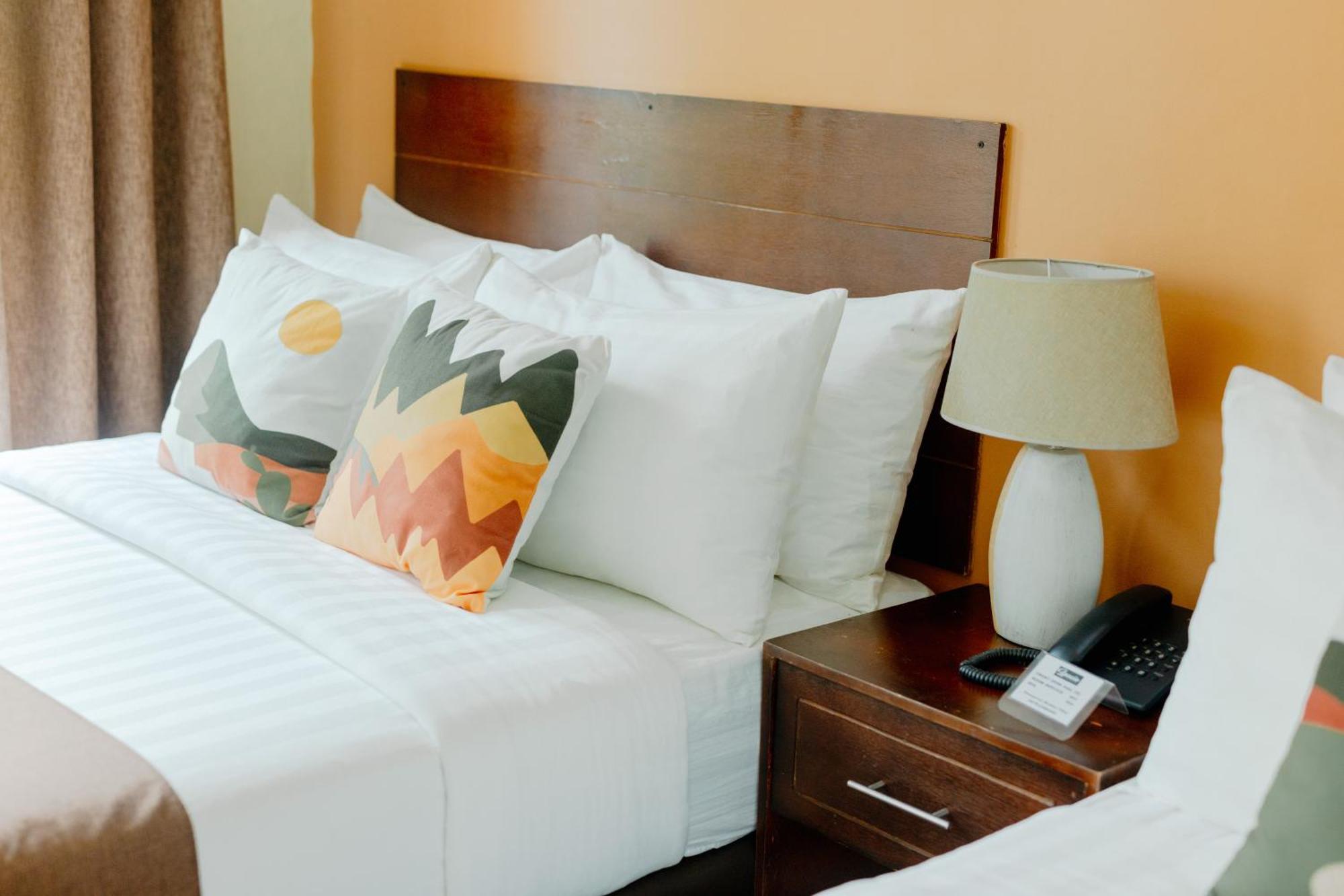 Spacio Caliraya Bed & Breakfast Lumban Exterior photo